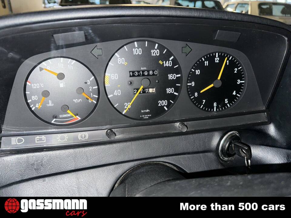 Bild 8/15 von Mercedes-Benz 200 (1983)