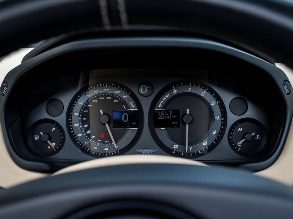 Image 29/35 of Aston Martin Vanquish (2017)