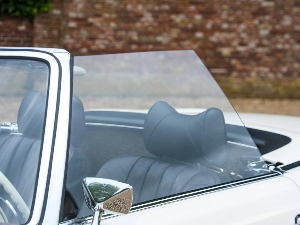 Image 21/50 de Mercedes-Benz 280 SL (1971)