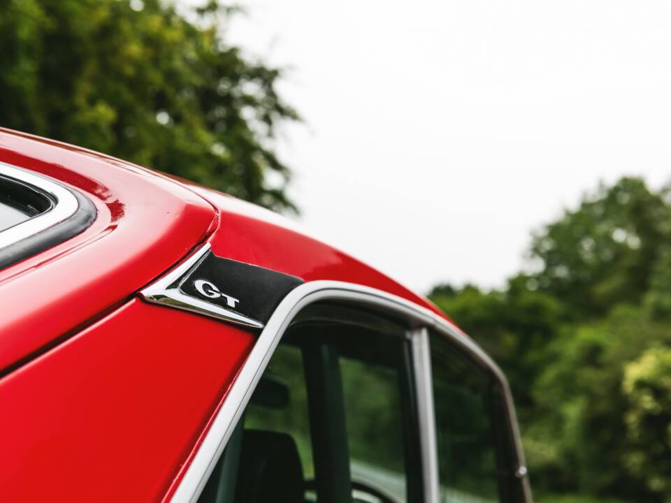 Image 38/50 of MG MGB GT V8 (1977)