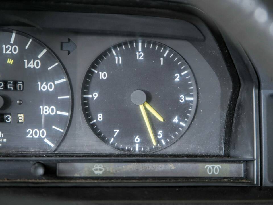 Obraz 21/50 pojazdu Mercedes-Benz 190 D 2.5 (1986)
