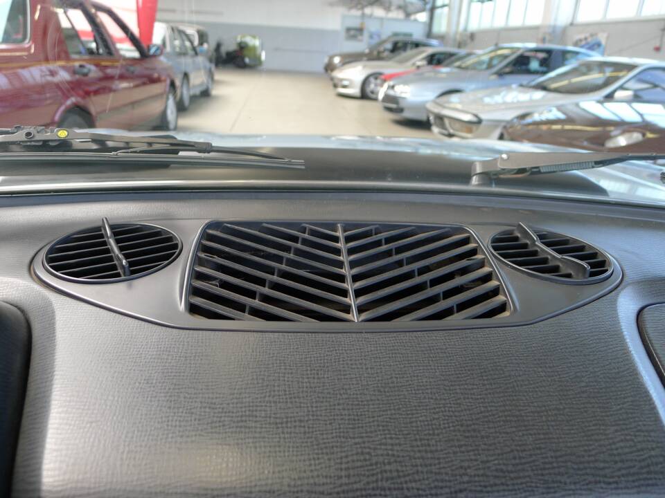 Image 13/43 of Peugeot 504 Convertible (1971)