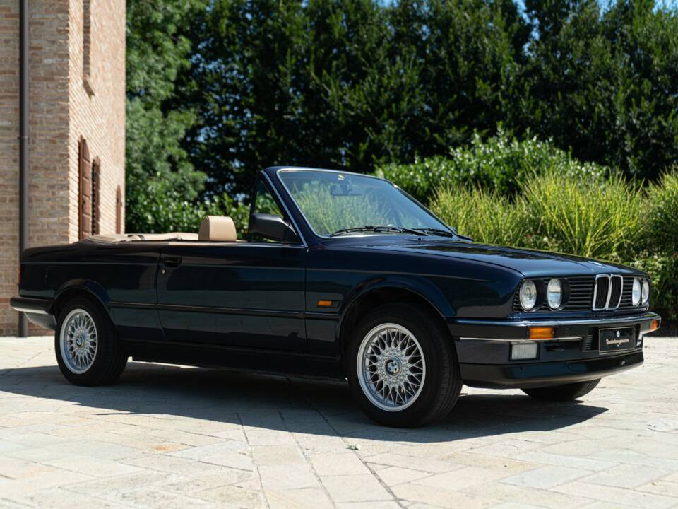 Image 3/50 of BMW 320i (1989)