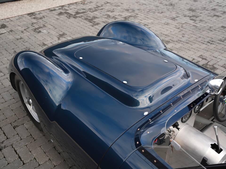 Image 41/50 of Lister Knobbly (1958)