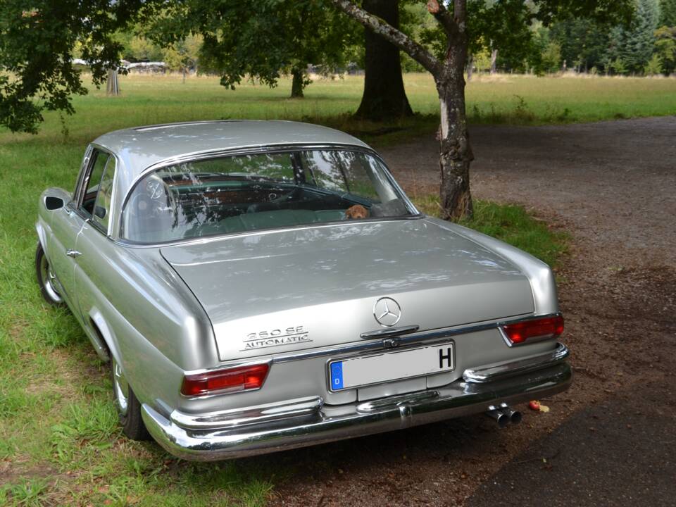 Image 6/18 of Mercedes-Benz 250 SE (1967)
