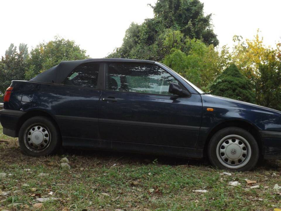 Image 10/50 of Volkswagen Golf III Cabrio 1.6 (1996)