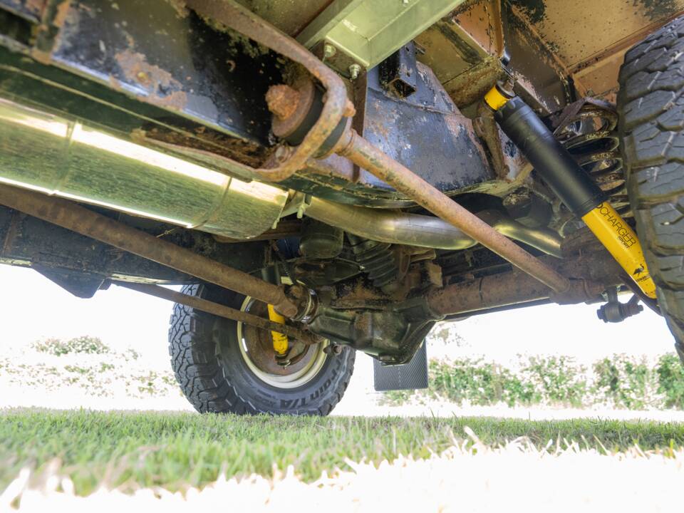 Image 19/33 of Land Rover Defender 110 (1983)