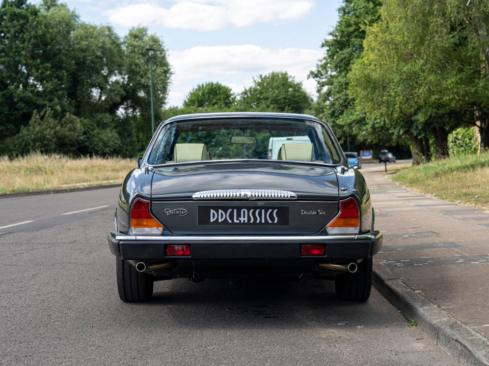 Image 6/23 of Daimler Double Six (1992)