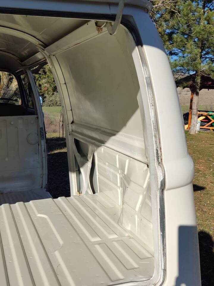 Imagen 45/50 de Volkswagen T2b panel van (1979)