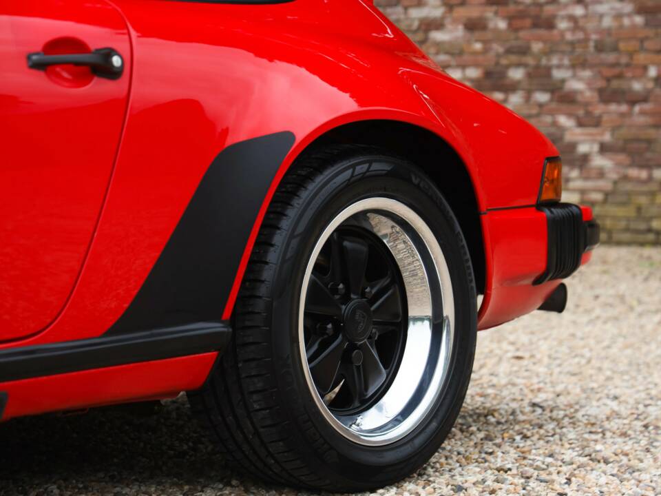 Image 20/50 of Porsche 911 Carrera 3.2 (1988)