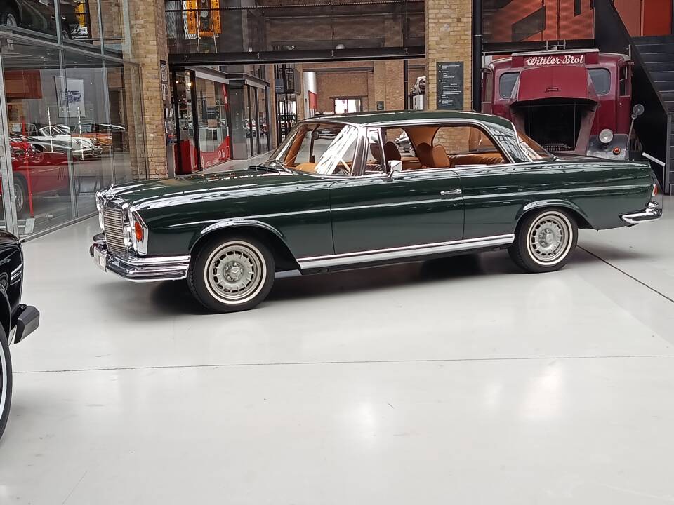 Image 14/54 of Mercedes-Benz 280 SE 3,5 (1970)