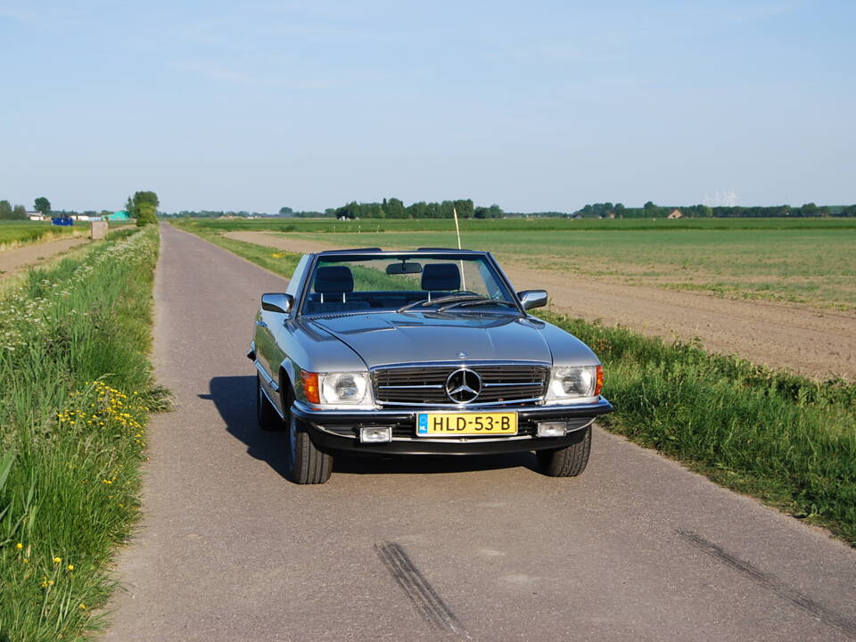 Image 30/87 of Mercedes-Benz 280 SL (1982)