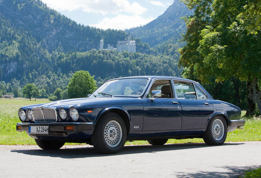 Image 2/36 de Jaguar XJ 6 4.2 (1984)