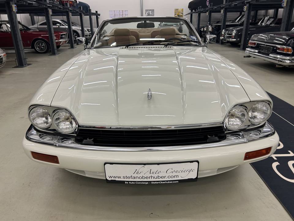 Image 2/38 of Jaguar XJS 4.0 (1994)