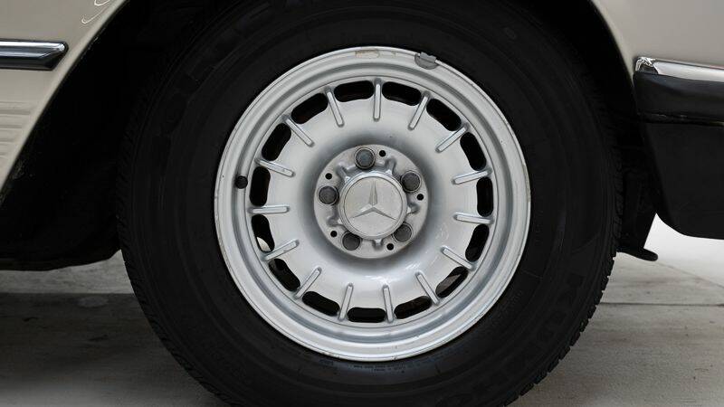Image 11/15 de Mercedes-Benz 380 SL (1985)