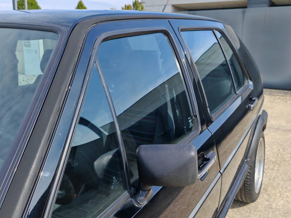 Bild 19/42 von Volkswagen Golf II GTi 16V 1.8 (1986)