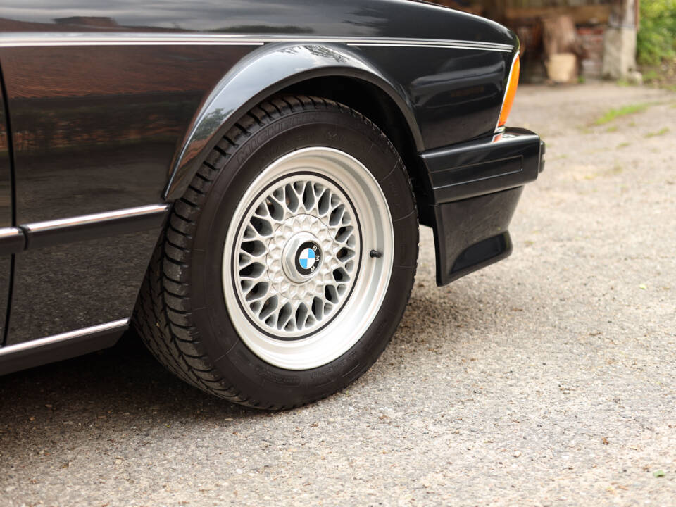 Image 53/99 of BMW M 635 CSi (1988)
