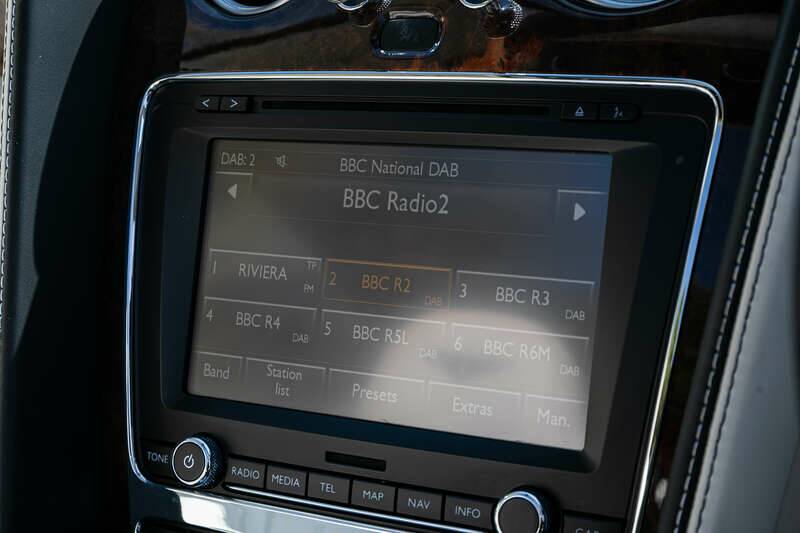 Image 23/38 of Bentley Continental GTC V8 (2013)