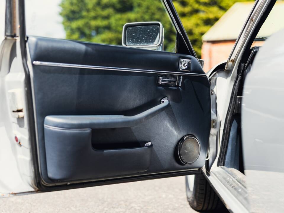 Image 39/50 of Jaguar XJ 6 4.2 (1982)