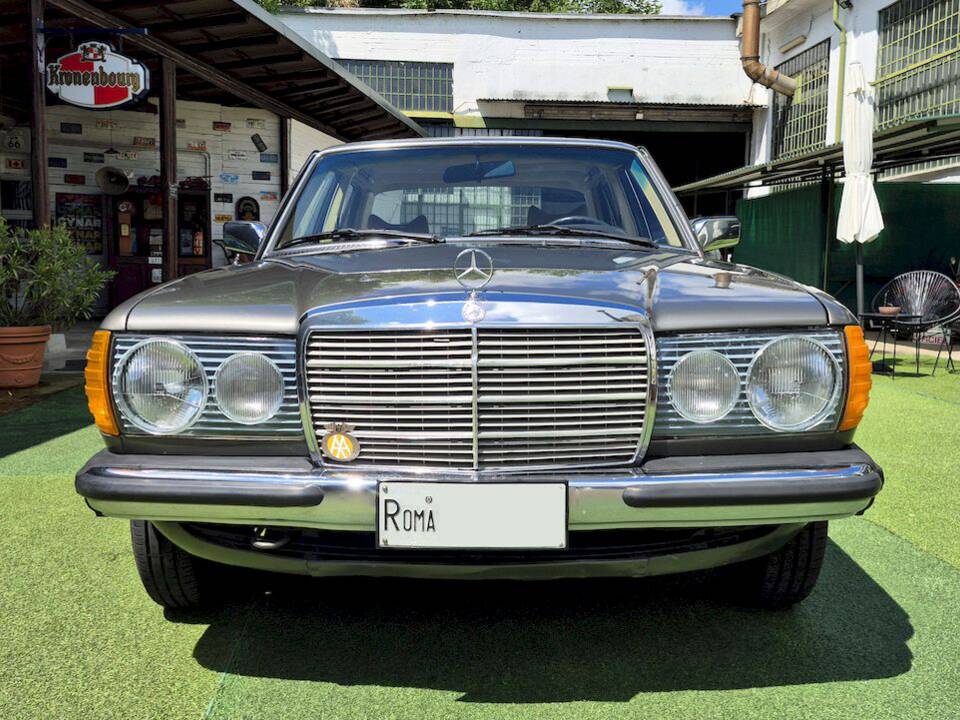Image 8/71 of Mercedes-Benz 240 D (1980)