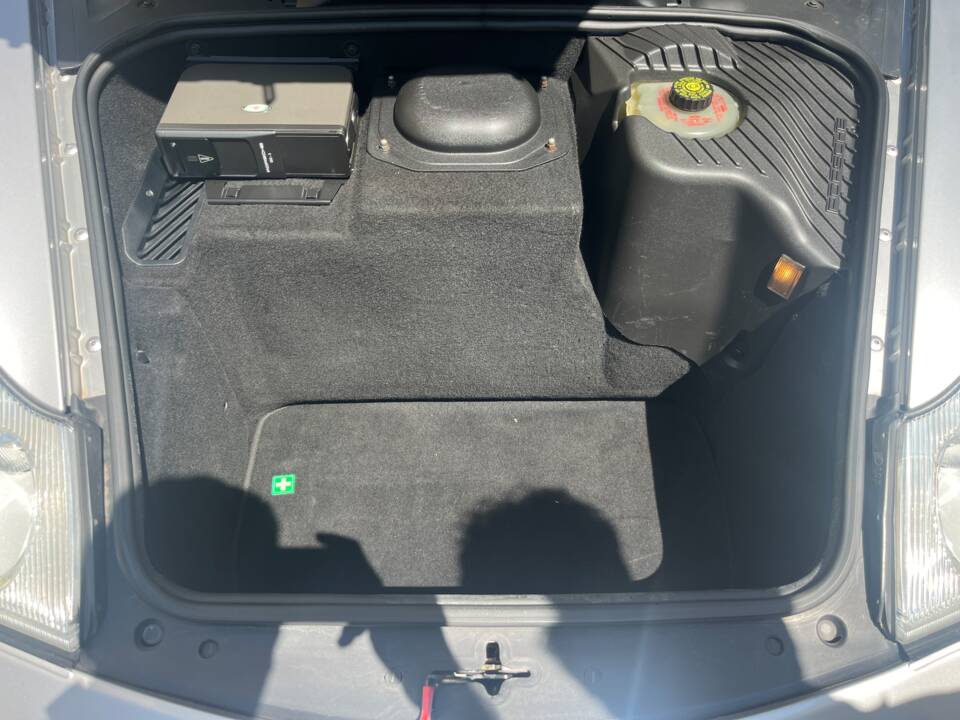 Image 23/39 of Porsche 911 Carrera 4S (2002)
