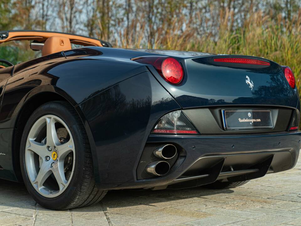 Bild 26/50 von Ferrari California (2010)