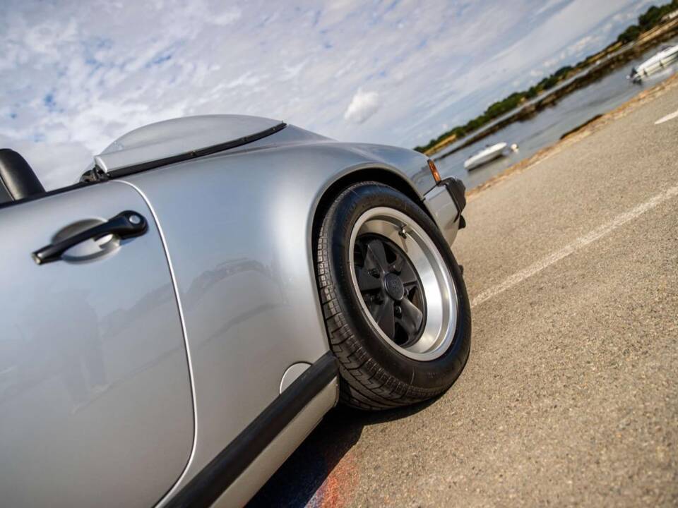 Image 46/132 of Porsche 911 Speedster 3.2 (1989)