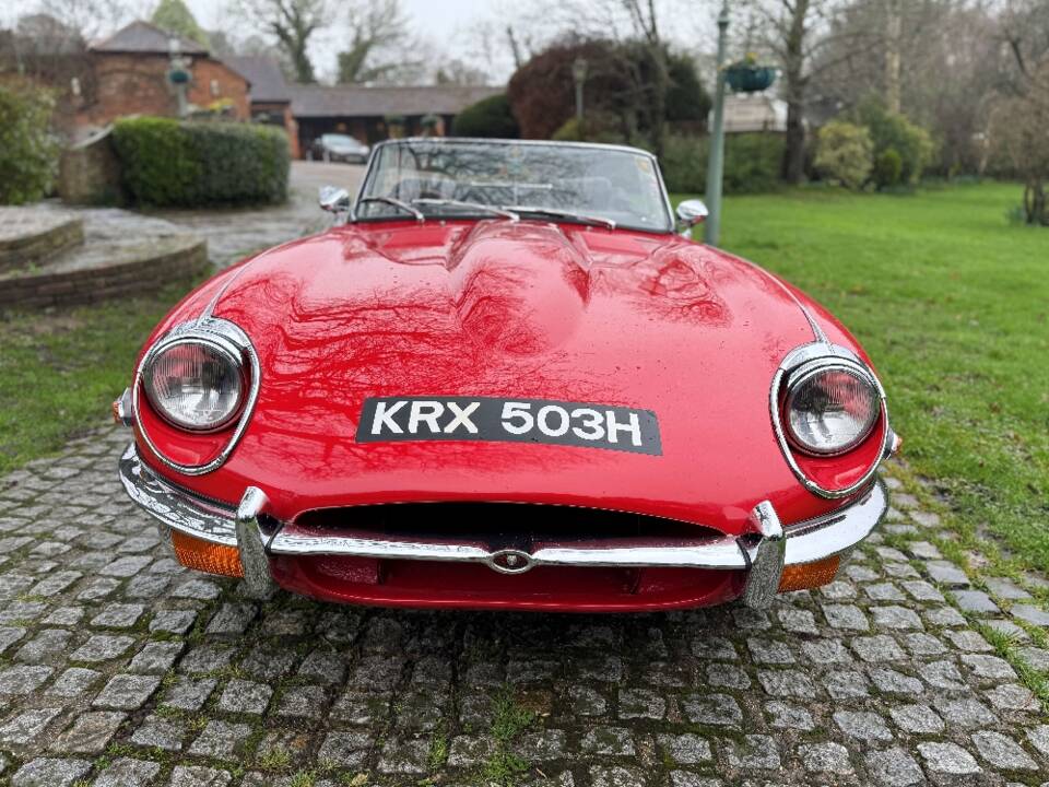Image 17/29 de Jaguar E-Type (1969)