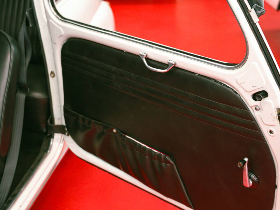 Image 23/32 of SEAT 600 D (1968)