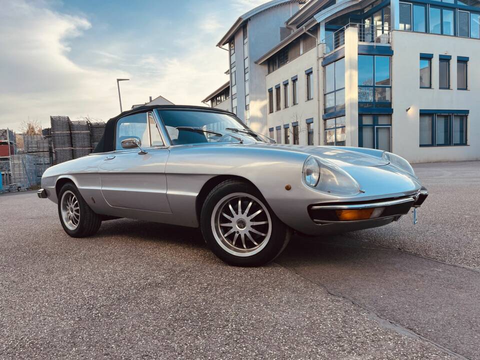 Image 5/8 of Alfa Romeo 2000 Spider Veloce (1978)
