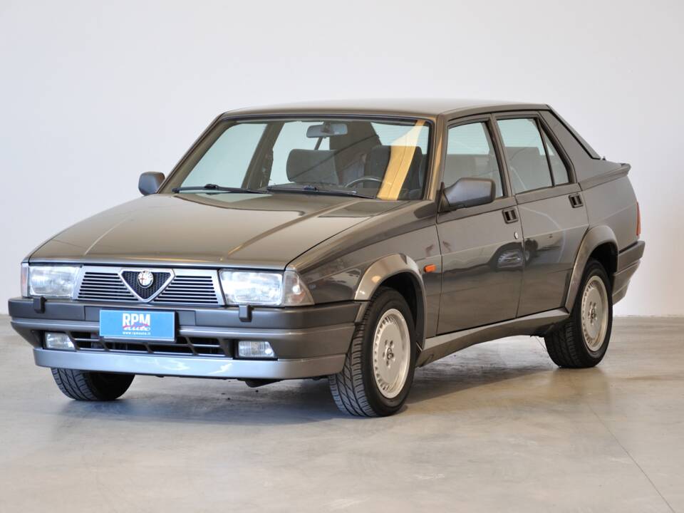 Bild 5/25 von Alfa Romeo 75 2.0 Twin Spark (1987)