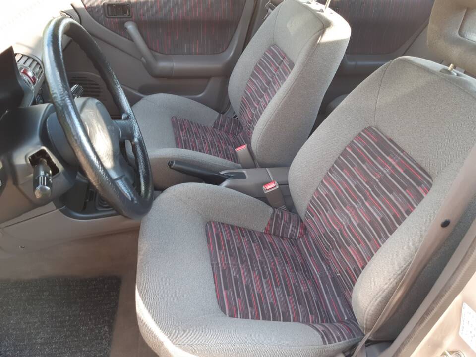 Bild 10/20 von Mazda 323F 1.6 16V (1993)