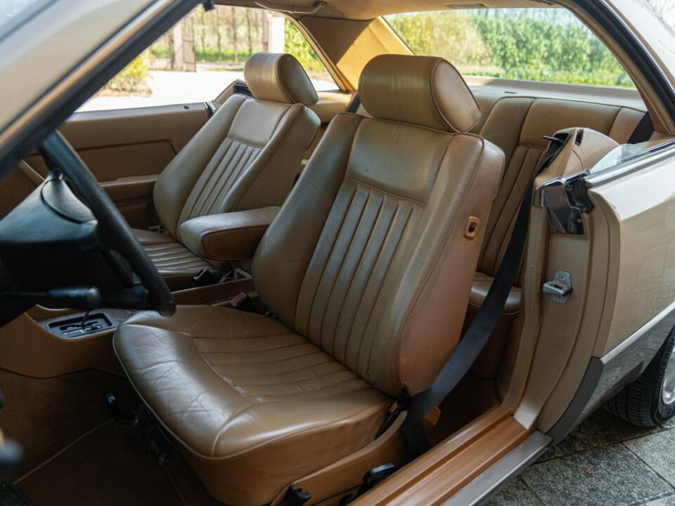 Image 23/46 de Mercedes-Benz 300 CE (1988)