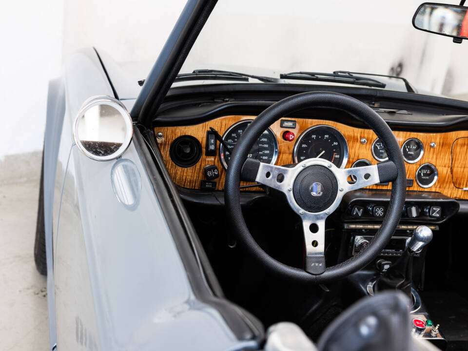 Imagen 7/28 de Triumph TR 6 (1975)
