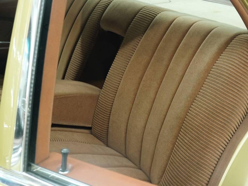Image 31/50 de Mercedes-Benz 280 SE (1975)