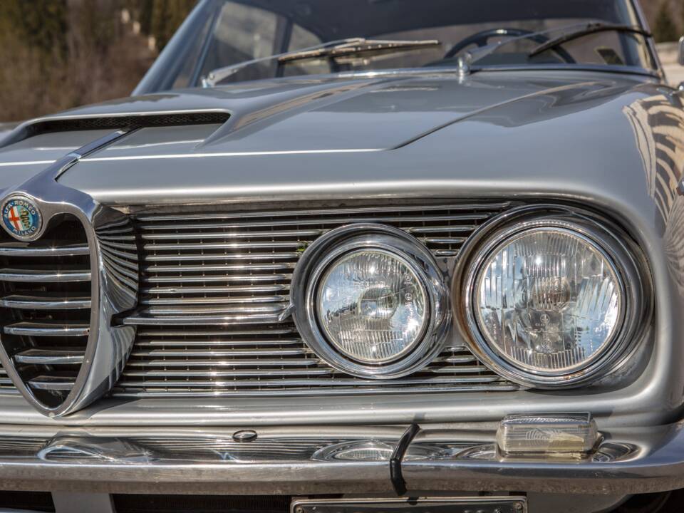 Bild 1/30 von Alfa Romeo 2600 Sprint (1965)