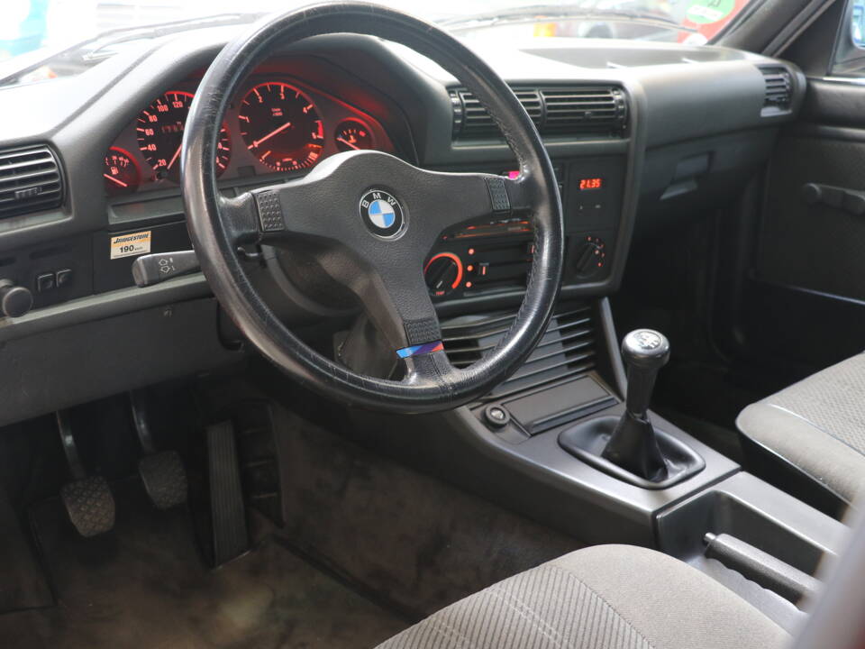 Immagine 11/26 di BMW 325e (1987)