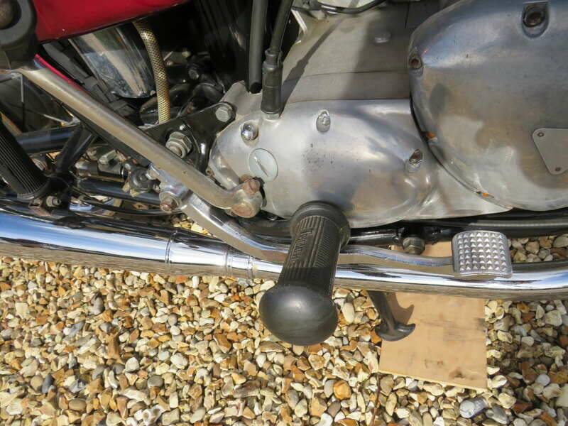 Image 27/44 of Triumph DUMMY (1976)