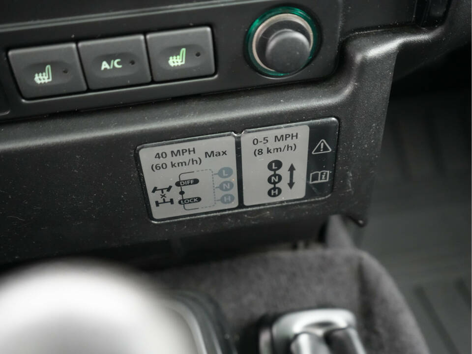 Image 19/35 de Land Rover Defender 110 (2007)
