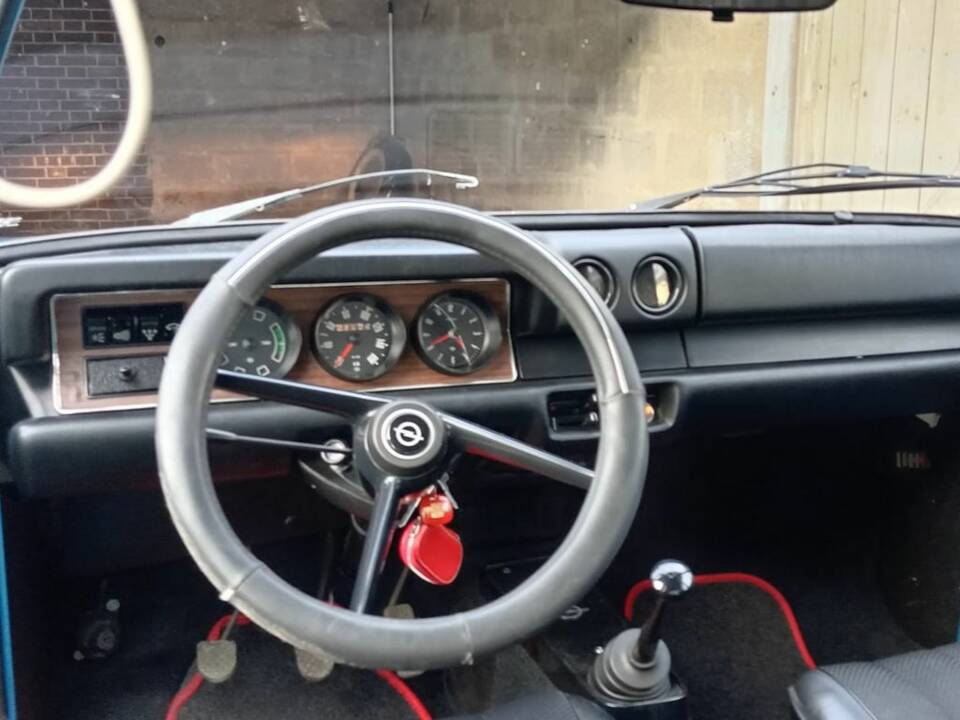 Imagen 2/8 de Opel Kadett 1,1 (1973)