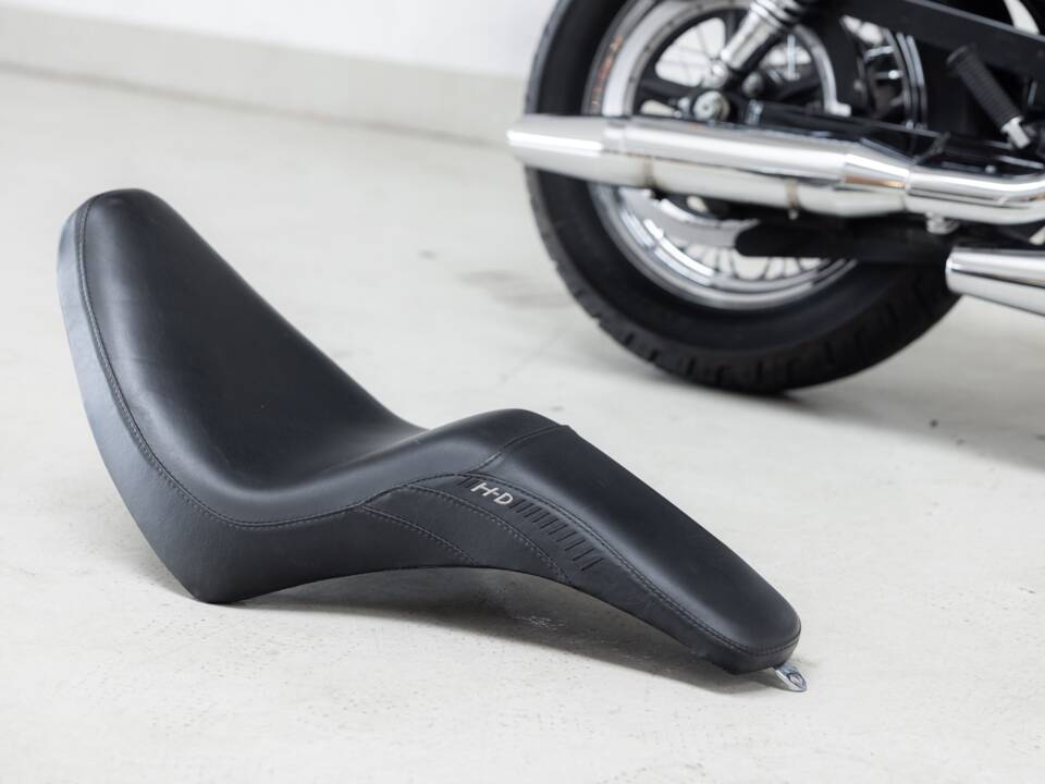 Image 18/32 of Harley-Davidson DUMMY (2006)