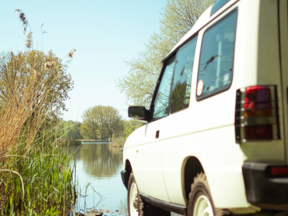 Image 15/18 of Land Rover Discovery (1990)