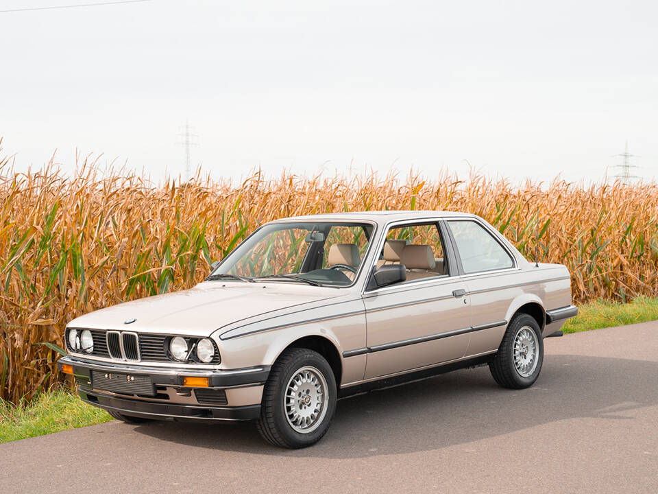 Image 7/80 de BMW 320i (1983)