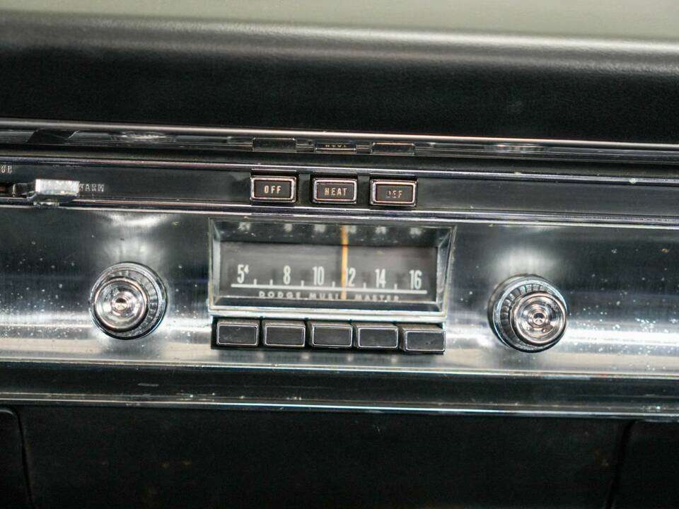 Image 40/44 of Dodge Polara (1965)