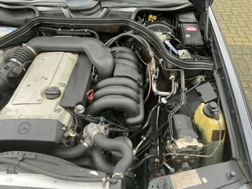 Image 40/149 of Mercedes-Benz 320 TE (1993)