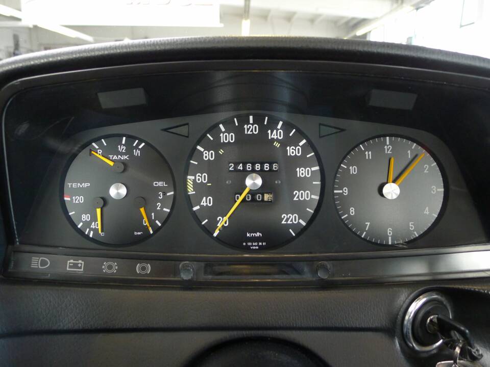 Image 42/44 of Mercedes-Benz 280 (1978)