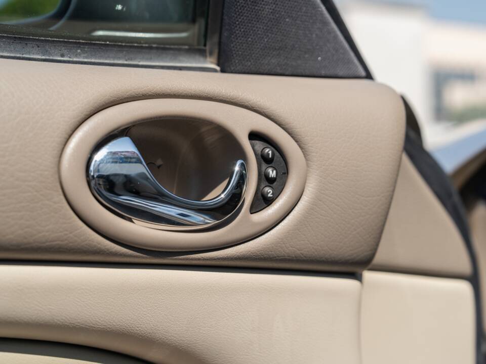 Image 58/91 de Jaguar XK8 4.0 (2000)