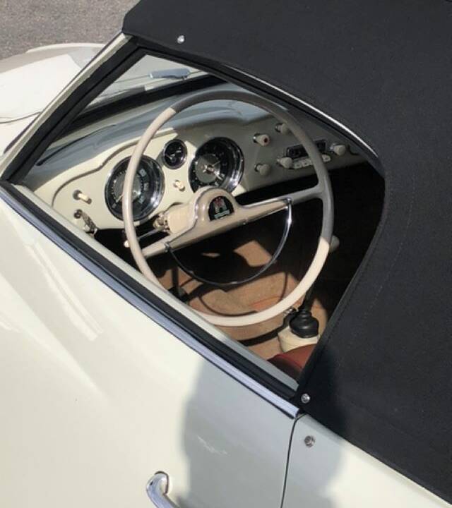 Immagine 35/69 di Volkswagen Karmann Ghia 1200 (1958)