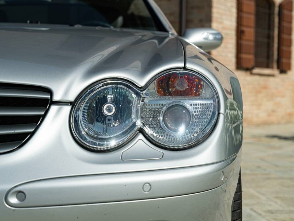 Image 25/50 of Mercedes-Benz SL 350 (2005)