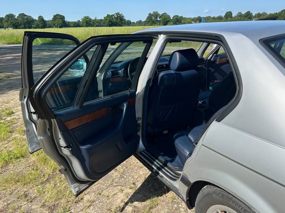 Image 12/33 de BMW 735i (1990)